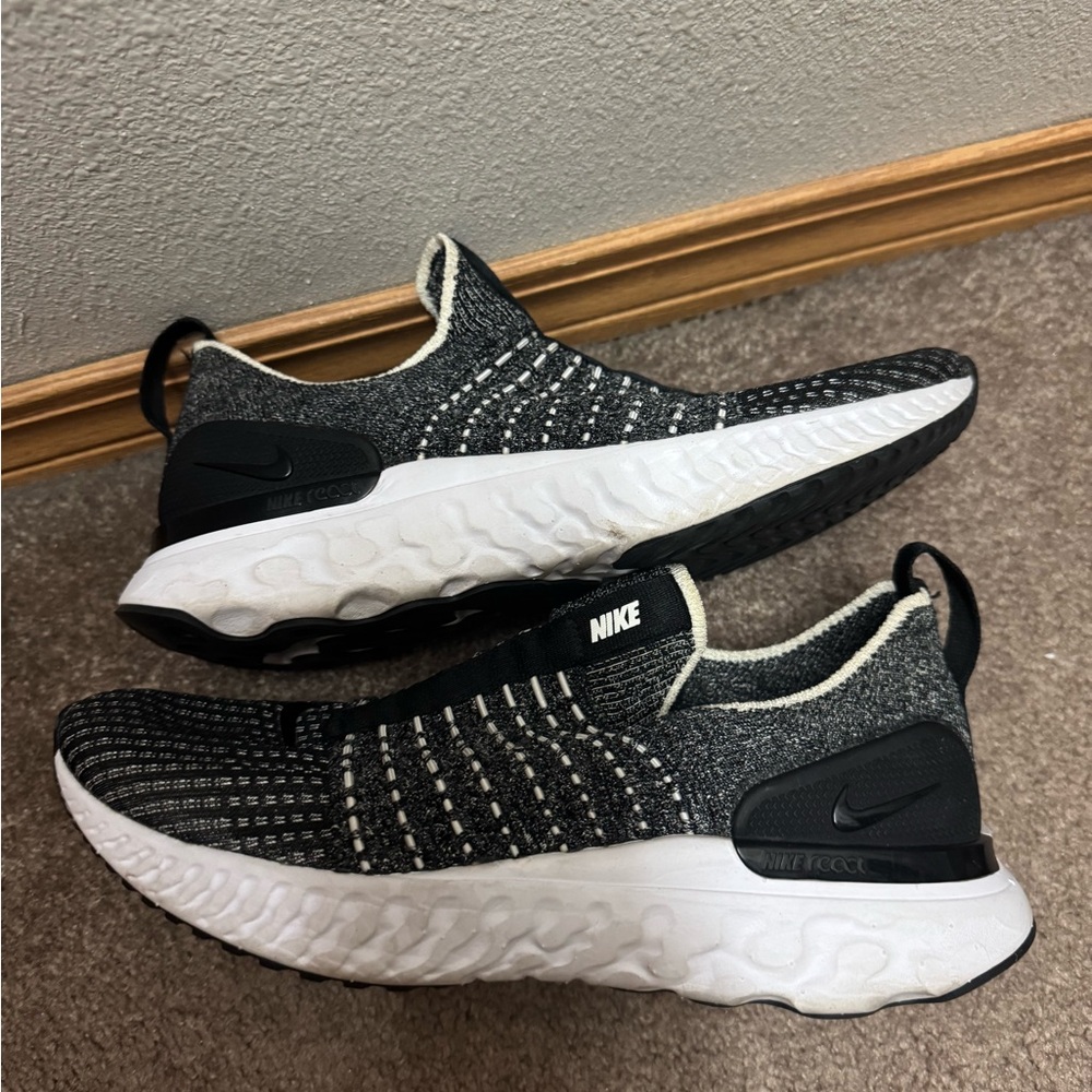 Like new womens Nike React Phantom Flynit 2